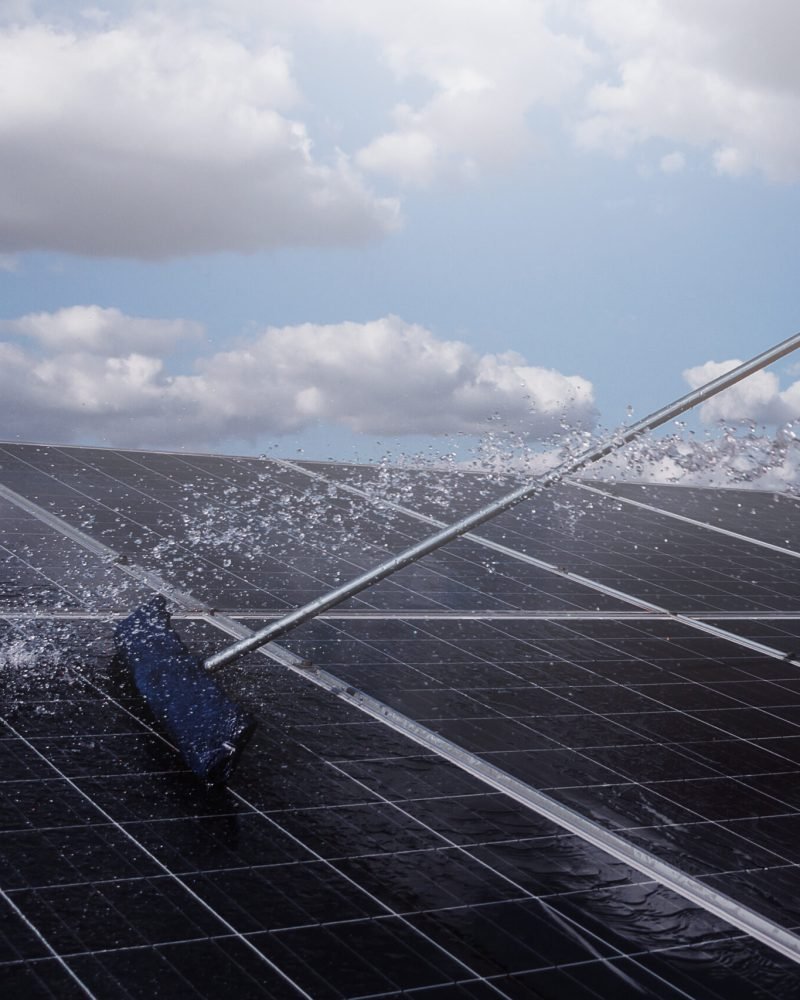 labor-working-on-cleaning-solar-panel-at-solar-pow-2025-10-16-04-56-53-utc